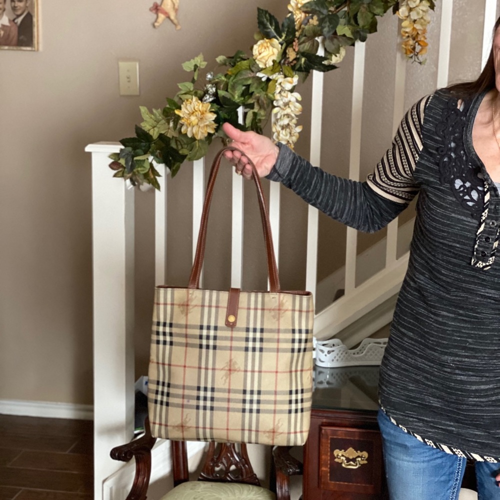 🎉 HP 🎉Burberry Tote Bag - Picture 14 of 14